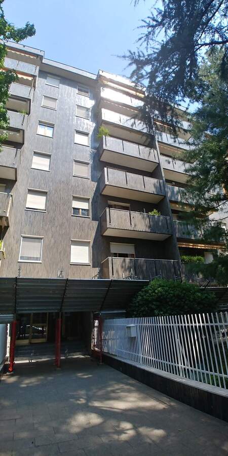 Rifacimento facciate condominio residenziale – Milano